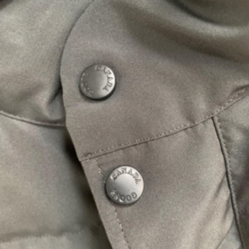 Canada Goose dark grey down vest - Picture 6 of 8